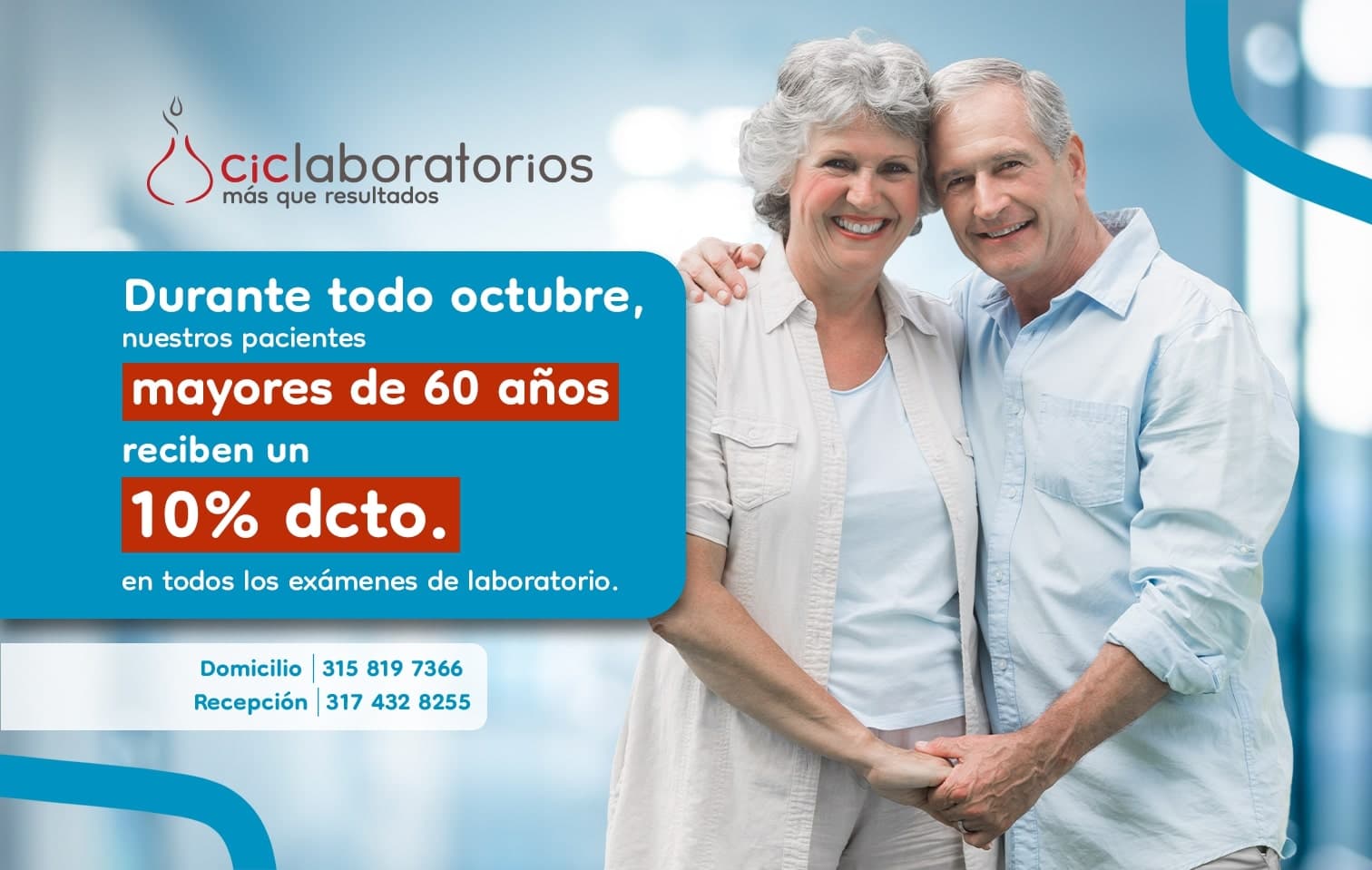 Señor sonriente en el consultorio